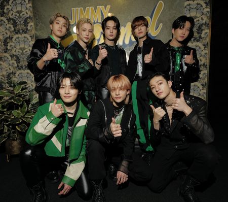 STRAY KIDS