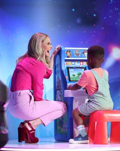 KELLY RIPA, ELLIS