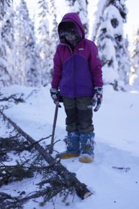 Hazel Strassburg helps her father gather wood and build a fire to keep warm. (National Geographic/Wayne Shockey)