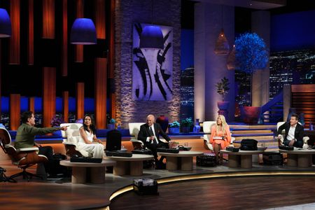 MARK CUBAN, EMMA GREDE, KEVIN O'LEARY, LORI GREINER, ROBERT HERJAVEC