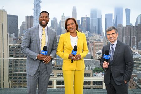 MICHAEL STRAHAN, ROBIN ROBERTS, GEORGE STEPHANOPOULOS
