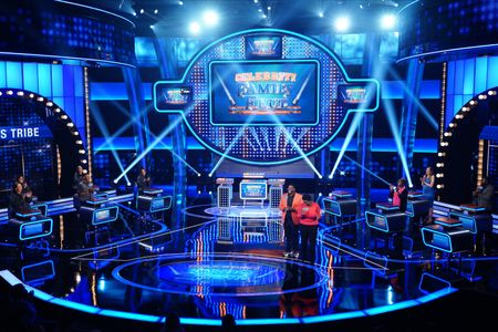 CELEBRITY FAMILY FEUD