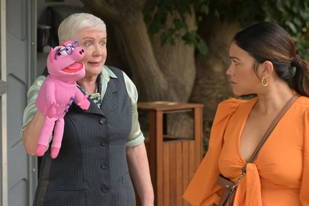 JULIA SWEENEY, GINA RODRIGUEZ