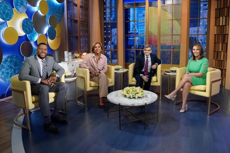 MICHAEL STRAHAN, ROBIN ROBERTS, GEORGE STEPHANOPOULOS, MARÍA ELENA SALINAS