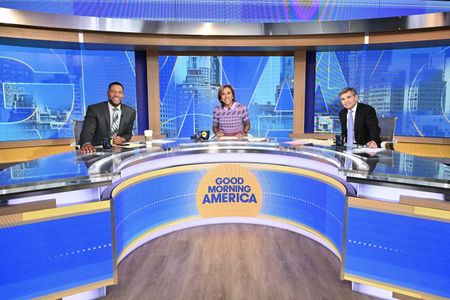 MICHAEL STRAHAN, ROBIN ROBERTS, GEORGE STEPHANOPOULOS