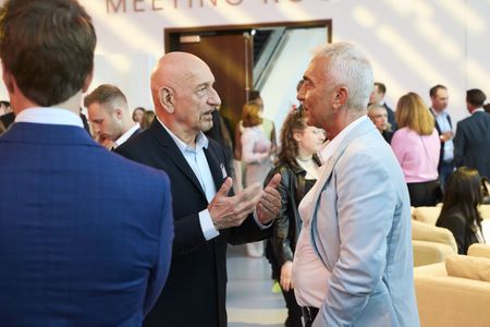 SIR BEN KINGSLEY, BRUNO TONIOLI
