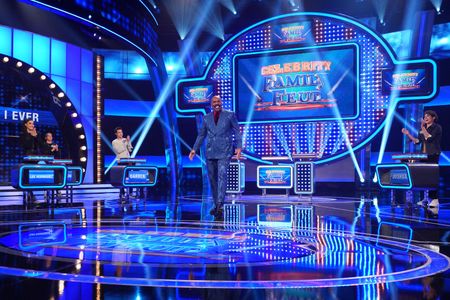 CELEBRITY FAMILY FEUD