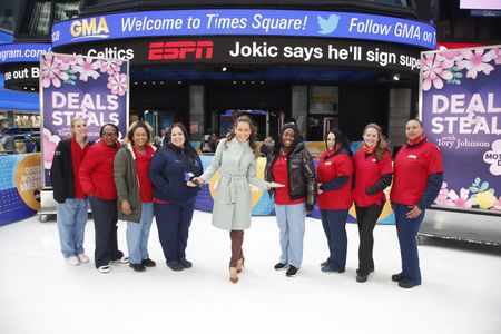 GINGER ZEE WITH MEMBERS OF NEW YORK NURSE’S ASSOCIATION