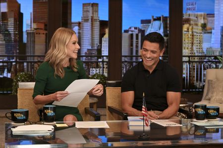 KELLY RIPA, MARK CONSUELOS