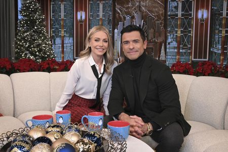 KELLY RIPA, MARK CONSUELOS