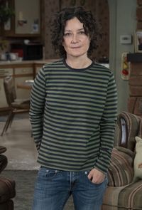 Bio profile offSara Gilbert