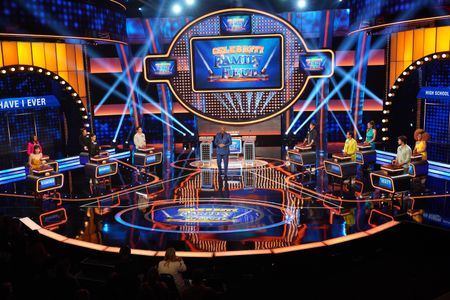 CELEBRITY FAMILY FEUD