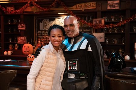 SYDNEY MIKAYLA, RÉAL ANDREWS