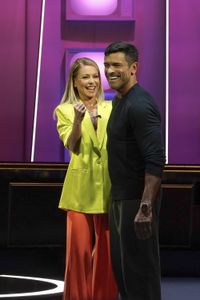 KELLY RIPA, MARK CONSUELOS