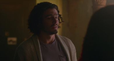 Gael talks to Jazmin and Spencer about Isabella changing her mind. Isabella overhears.