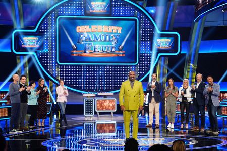CELEBRITY FAMILY FEUD