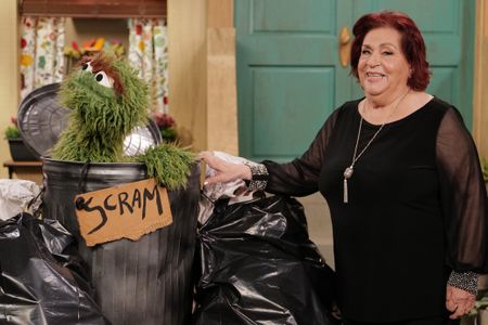 OSCAR THE GROUCH, AUNT CHIPPY