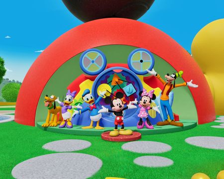 PLUTO, DAISY DUCK, DONALD DUCK, MICKEY MOUSE, MINNIE MOUSE, GOOFY