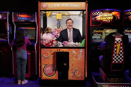 MIKE LINDELL