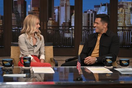 KELLY RIPA, MARK CONSUELOS