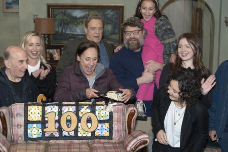 BRUCE HELFORD (EXECUTIVE PRODUCER), LECY GORANSON, LAURIE METCALF, JOHN GOODMAN, JAY R. FERGUSON, CHARLOTTE SANCHEZ, EMMA KENNEY, SARA GILBERT