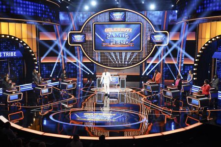 CELEBRITY FAMILY FEUD