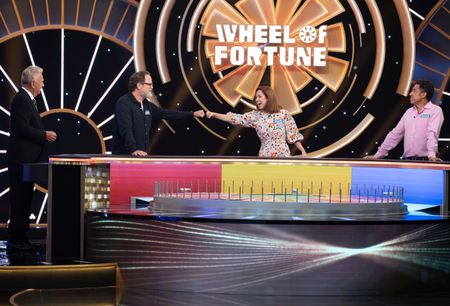 PAT SAJAK, RAINN WILSON, ELLIE KEMPER, OSCAR NUÑEZ