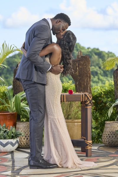 Charity Lawson & Dotun Olubeko - Bachelorette 20 - Discussion 169520_5965-400x0