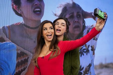 EVA LONGORIA, PAULINA CHÁVEZ