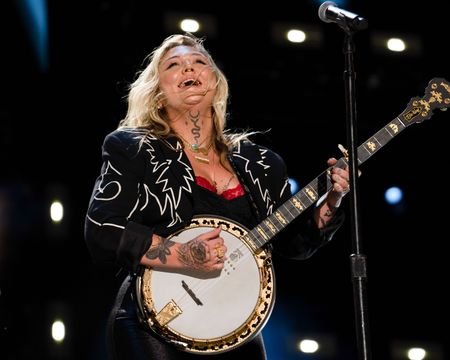ELLE KING