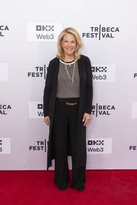 JOAN LUNDEN