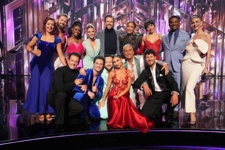 (BACK ROW) ALYSON HANNIGAN, ARTEM CHIGVINTSEV, CHARITY LAWSON, ARIANA MADIX, DEREK HOUGH, CARRIE ANN INABA, XOCHITL GOMEZ, ALFONSO RIBEIRO, JULIANNE HOUGH
(FRONT ROW) JASON MRAZ, SASHA FARBER, PASHA PASHKOV, DANIELLA KARAGACH, BRUNO TONIOLI, VAL CHMERKOVSKY