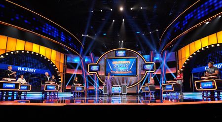 CELEBRITY FAMILY FEUD
