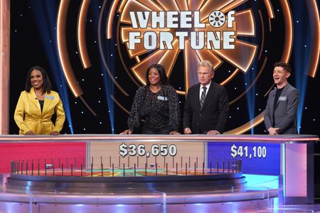 SHERYL LEE RALPH, JANELLE JAMES, PAT SAJAK, CHRIS PERFETTI 