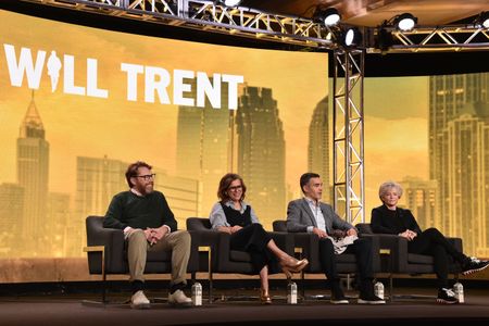 DANIEL THOMSEN (CO-SHOWRUNNER, EXECUTIVE PRODUCER), LIZ HELDENS (CO-SHOWRUNNER, EXECUTIVE PRODUCER), RAMÓN RODRÍGUEZ (PRODUCER) , KARIN SLAUGHTER (EXECUTIVE PRODUCER)