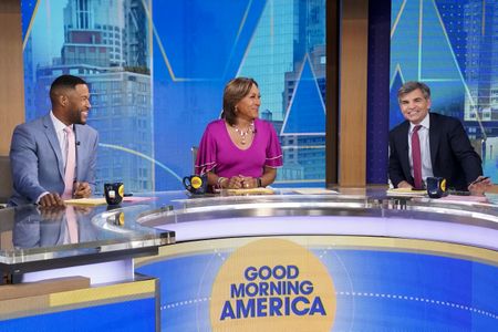 MICHAEL STRAHAN, ROBIN ROBERTS, GEORGE STEPHANOPOULOS