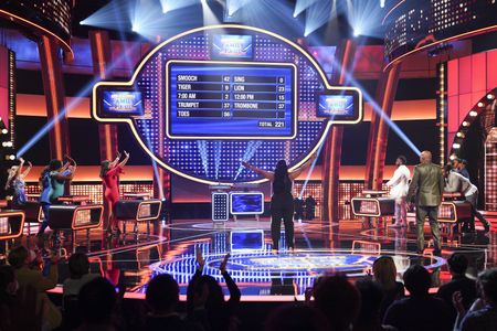 CELEBRITY FAMILY FEUD