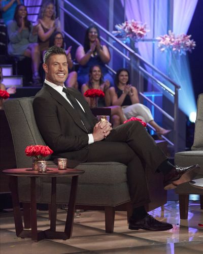 Bachelorette 19 - Gabby Windey - Rachel Recchia - Aug 29 (Men Tell All) - *Sleuthing Spoilers* - Page 3 164929_4359-400x0