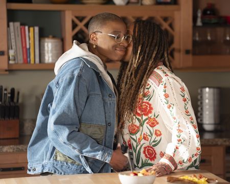 AISHA HINDS, TRACIE THOMS