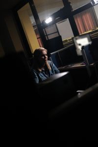 Mariana van Zeller discusses sextortion with Claudia in a call center in Bulacan. (National Geographic for Disney)